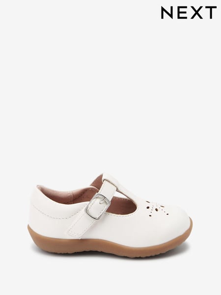 White Leather Wide Fit (G) First Walker T-Bar Touch fastening Shoes (120029) | € 37