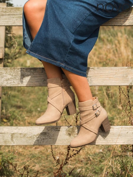 Novo Natural Wide Fit Jorgie Buckle Mid Heel Ankle Boots (286156) | € 12