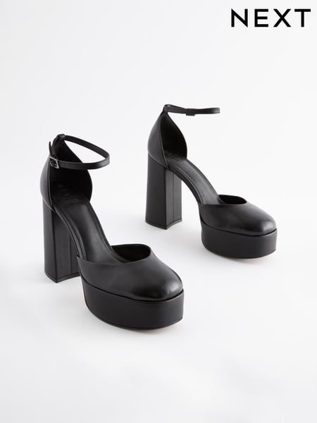 Black Signature Leather Platform Closed Toe Heels (339878) | € 21