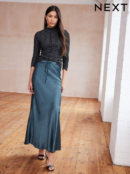 Green Long Length Satin Skirt (425587) | € 14
