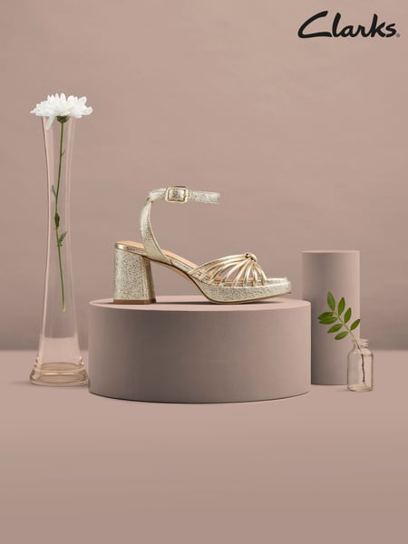 Clarks Gold Suede Ritzy75 Faye Sandals (477540) | € 63