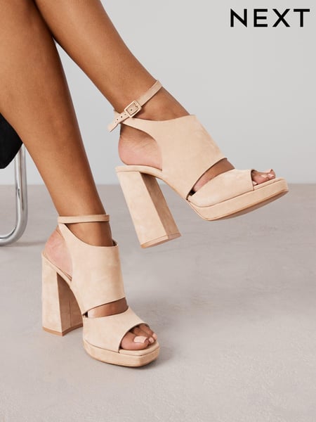 Neutral Signature Leather Platform Shoe Boots (495761) | € 23