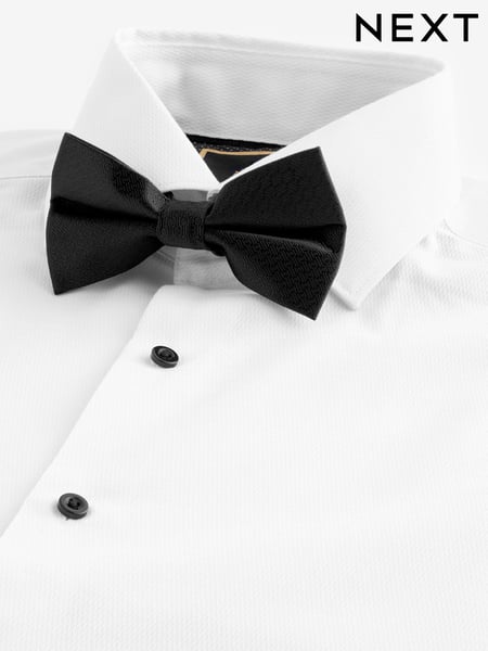 White Textured/Black Bow Tie Slim Fit Single Cuff Shirt And Bow Tie Pack (628023) | € 54