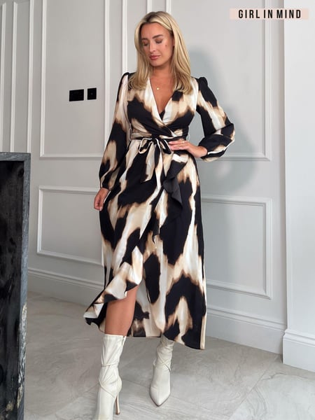 Girl In Mind Black Petite Erin Long Sleeve Split Hem Frill Detail Maxi Dress (829967) | € 37
