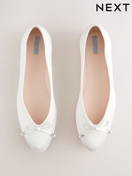 Ivory Forever Comfort® Wedding Round Toe Bow Pearl Detail Wedding Ballet Shoes (AA6871) | € 52