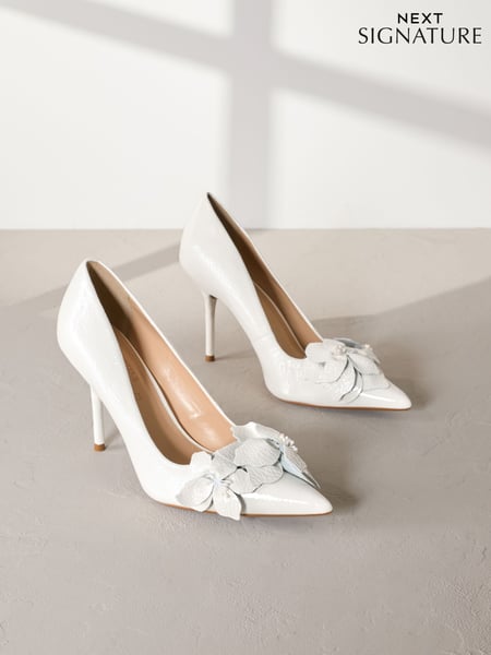 Ivory Signature Premium Leather Point Toe Flower Detail Court Shoes (AA6903) | € 124