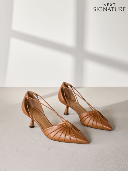 Tan Brown Signature Leather Point Toe Tube Strap Kitten Heels (AA6923) | € 102