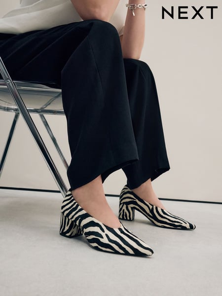 Zebra Forever Comfort® Leather Point Toe Low Block Heels (AA6938) | € 86