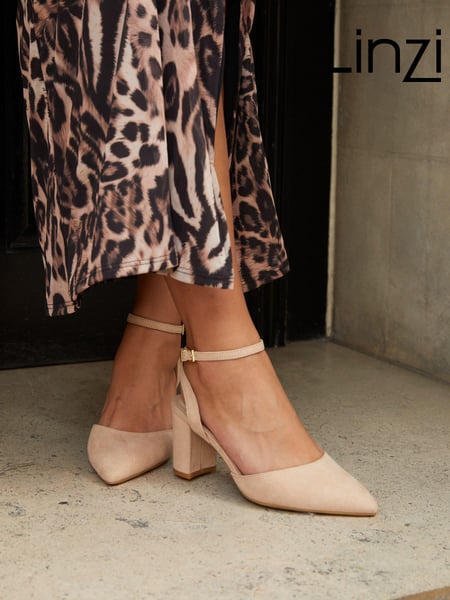 Linzi Nude Wide Fit Lori Wide Fit Pointed Toe Court Shoes (AB9006) | € 59