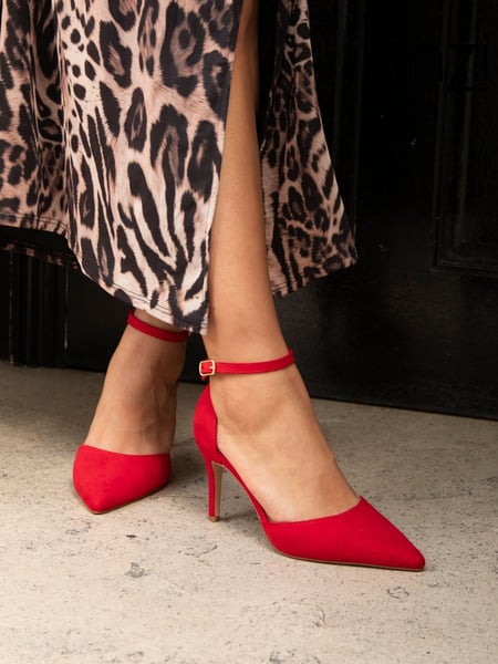 Linzi Red Wide Fit Lavora Wide Fit Stiletto Court Shoes With Ankle Strap (AB9010) | € 62