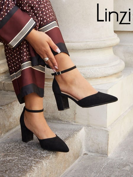 Linzi Black Wide Fit Davina Wide Fit Closed Back Court Block Shoes (AB9011) | € 59