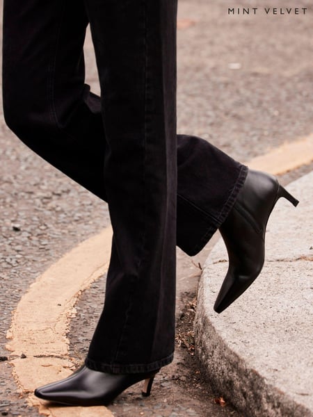 Mint Velvet Black Leather Ankle Boots (AC1019) | € 116