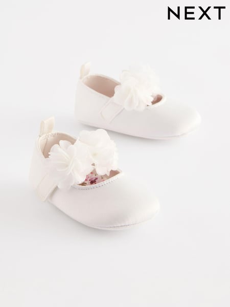 White Satin Baby Corsage Shoes (0-24mths) (AC4614) | € 14
