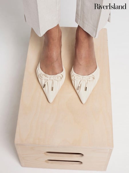River Island Cream Ruched Bow Mule Courts (AE6059) | € 31
