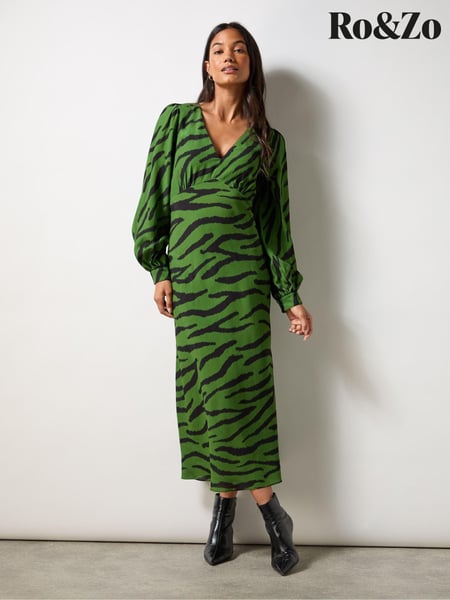Ro&Zo Green Petite Zebra Print V-Neck Midi Dress (AG9720) | € 77