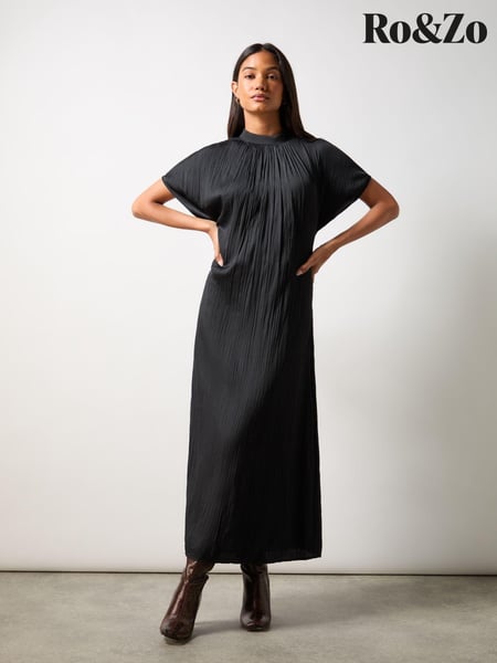 Ro&Zo Black High Neck Plisse Dress (AG9730) | € 100