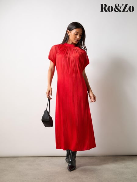 Ro&Zo Red High Neck Plisse Dress (AG9760) | € 100