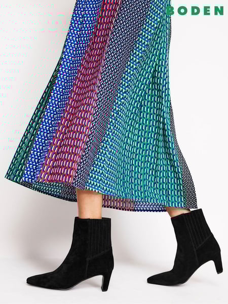 Boden Black Back Panel Heeled Ankle Boots (AH4680) | € 121