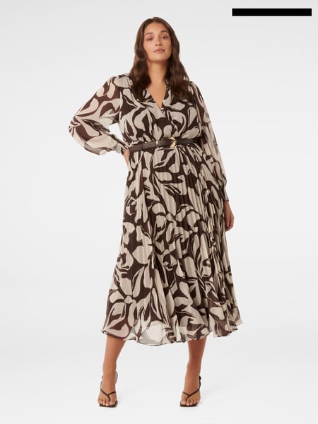 Forever New Brown Saskia Curve Pleated Wrap Midi Dress (AH6745) | € 86