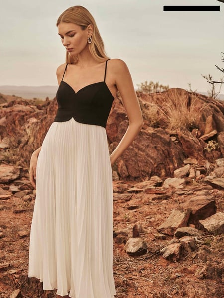 Forever New Black Hartford Pleated Midi Dress (AJ0375) | € 105