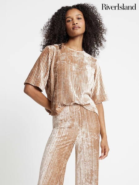 River Island Cream Cream Velvet Plisse Textured T-Shirt (AL3172) | € 47
