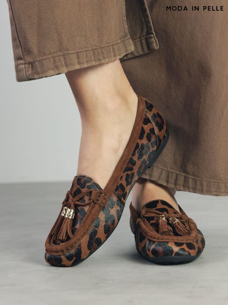 Moda In Pelle Famina Square Toe Bow Tassel Trim Leather Loafers (AL6165) | € 69