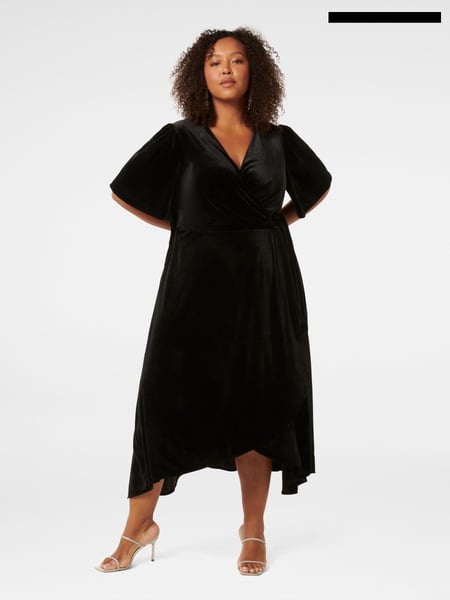 Forever New Black Violet Curve Velvet Wrap Dress (AL8894) | € 78