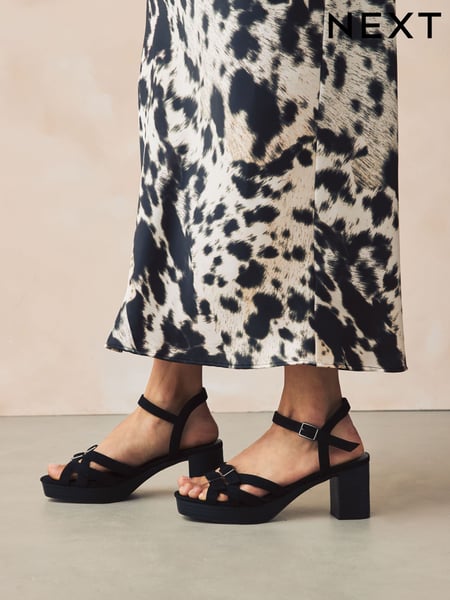 Black Forever Comfort® Round Toe Low Strap Buckle Detail Platform Sandals (AL9502) | € 65