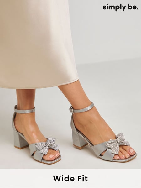Simply Be Silver Wide Fit Wide Fit Diamante Crossover Strap Heeled Sandals (AL9871) | € 29