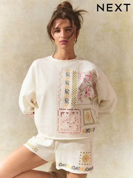 Ecru Creme - 100% Cotton Pretty Floral Embroidered Graphic Shorts (AM0981) | 41 €