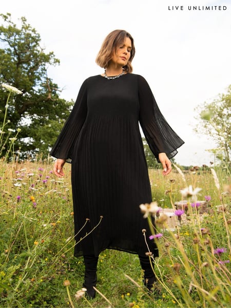 Live Unlimited Black Pleated Dress (AM1821) | € 154