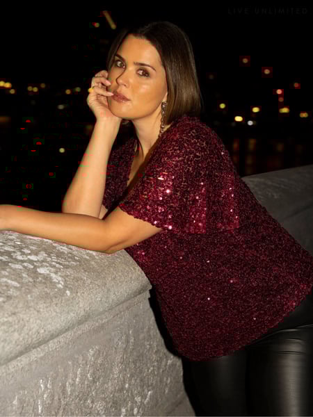 Live Unlimited Red Curve Sequin Flutter Sleeve Top (AM1836) | € 54