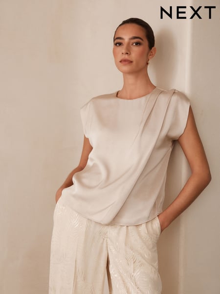 Champagne Gold Short Sleeve Crinkle Satin Asymmetric Top (AM7809) | € 42