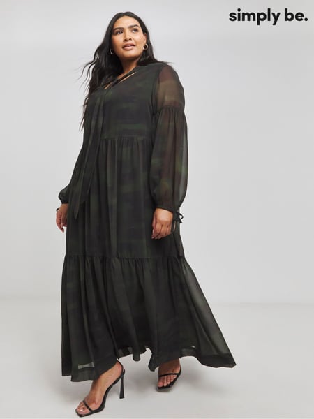 Simply Be Black Tiered Georgette Maxi Dress (AM9270) | € 43