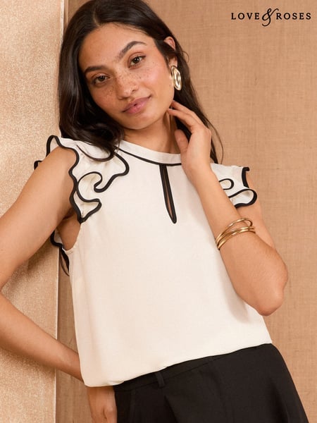 Love & Roses Ivory Short Sleeve Ruffle Blouse (AN2236) | € 50