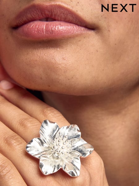 Silver Tone Flower Statement Ring (AN5241) | € 15