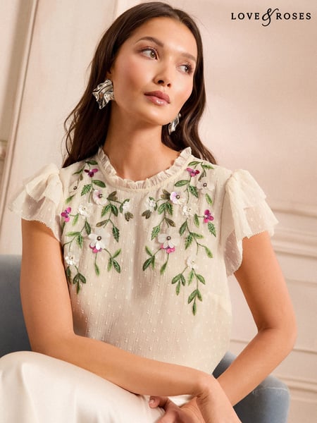Love & Roses Ivory Embellished Short Sleeve Crew Neck Top (AP5070) | € 69
