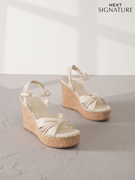 Bone Signature Premium Leather Round Toe Twist Detail High Wedges (AP7111) | € 119
