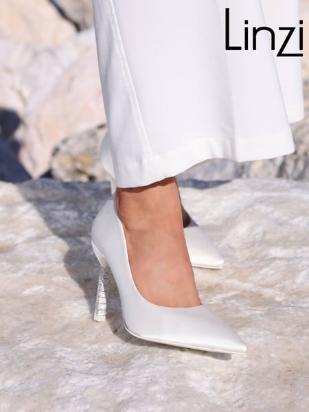 Linzi Natural Adore Courts With Diamante Heel (AT7954) | € 75