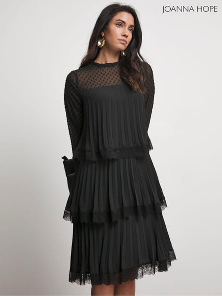 Joanna Hope Tiered Shift Black Dress With Lace Trim (AT9045) | € 133