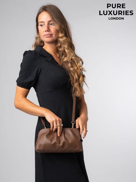 Pure Luxuries London Kimberly Leather Cross Body and Clutch Bag (AU8532) | € 92