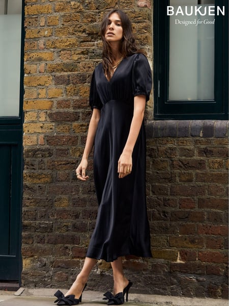 Baukjen Cathy Satin V-Neck Black Midi Dress (AU9297) | € 155