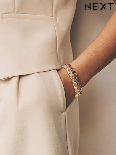 Gold Tone Ridged Stretch Bracelet (AV2358) | € 20