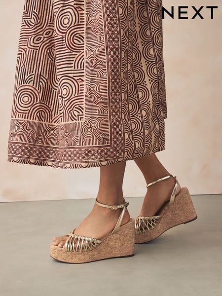 Gold Forever Comfort® Round Toe Weave Detail High Cork Wedges (AV7752) | € 64