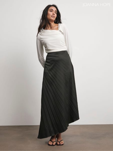 Joanna Hope Jersey Top With Brooch (AW3172) | € 70