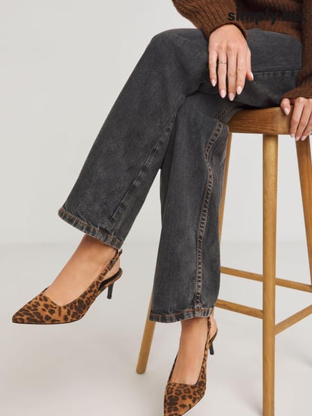 Simply Be Leopard Slingback Court Shoes In Extra Wide Fit (AW9603) | € 53