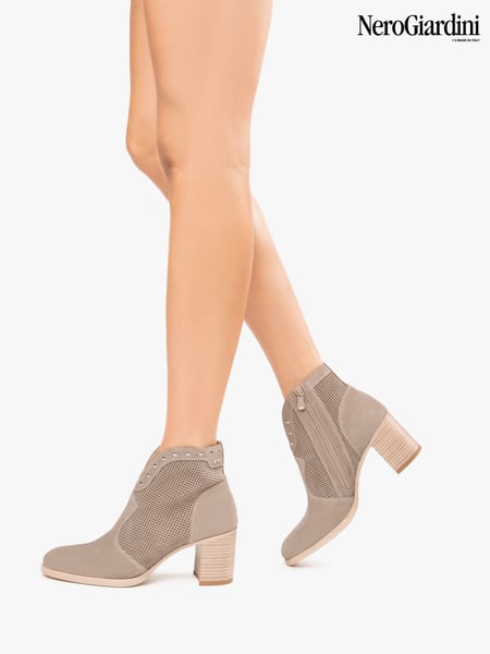 NeroGiardini Beige Leather Boots (AY1743) | € 257