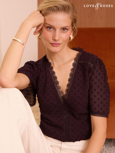 Love & Roses Red Petite Dobby Flutter Sleeve Blouse (B14370) | € 25