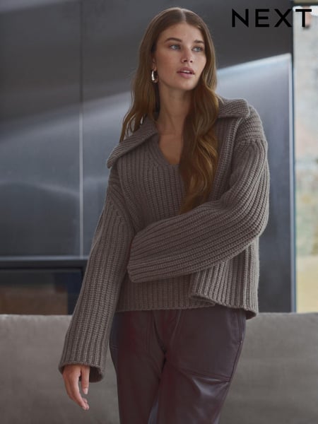 Neutral Brown Mole Premium 100% Wool Chunky Ribbed Knitted Open Collar Jumper (B16927) | € 37