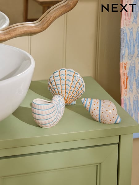 Set of 3 Multi Pattern Shell Ornaments (B20514) | € 24